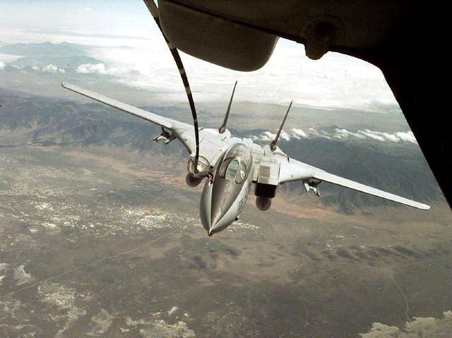 f14refuel02