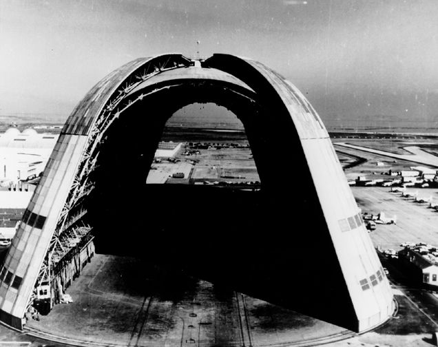 photo_ames_moffett_blimp_hanger